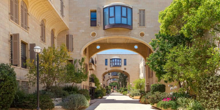 Depositphotos_105853480_L